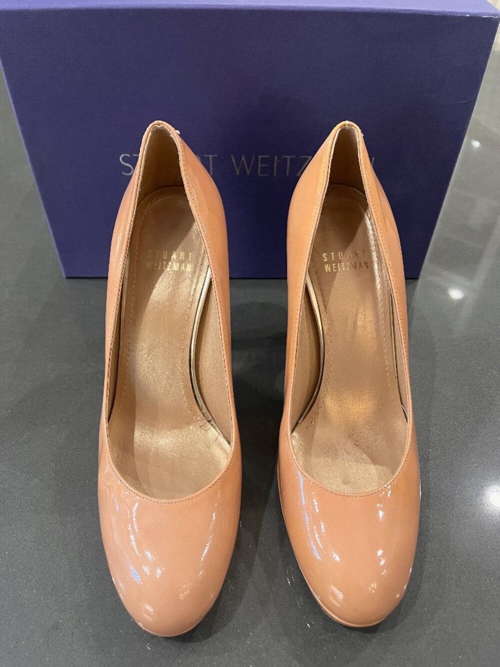 Stuart Weitzman Heeled Patent Pump Roundtoe retailed $398 sz 7
